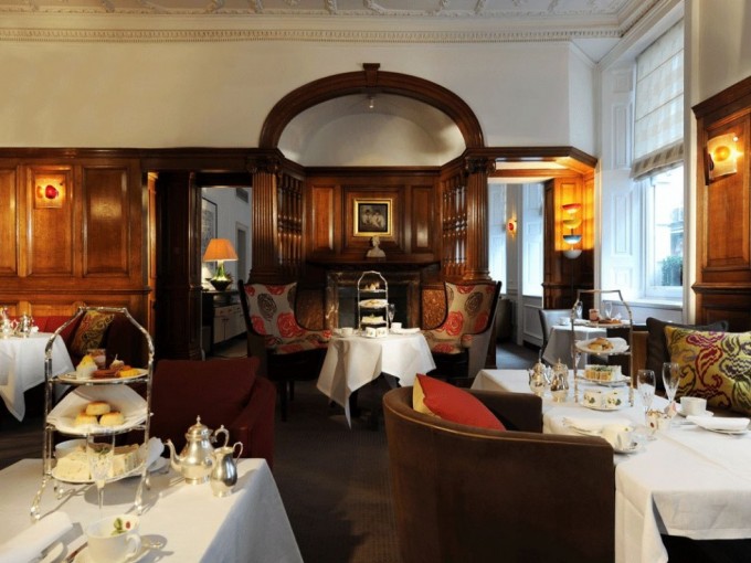 Butterfly-Twists-Top-3-Afternoon-Tea-Places-UK-Browns-Hotel-London-Inside-Tables